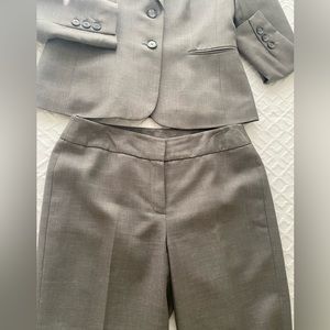 Nine West Women’s Pant Suit Grey Color Size 4